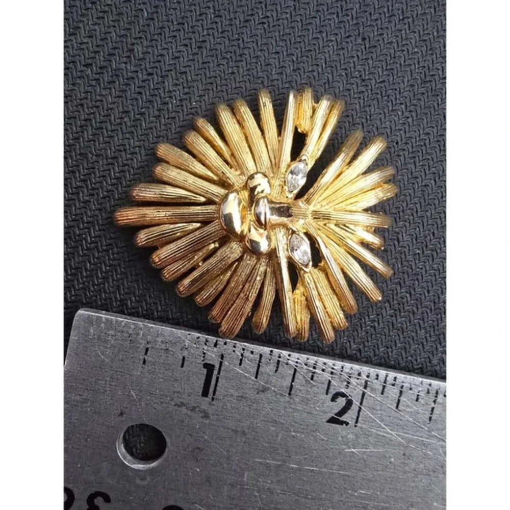 Vintage Gold Tone Lion‎ Head Brooch Rhinestone Eyes Sunburst Mane Statement Pin
